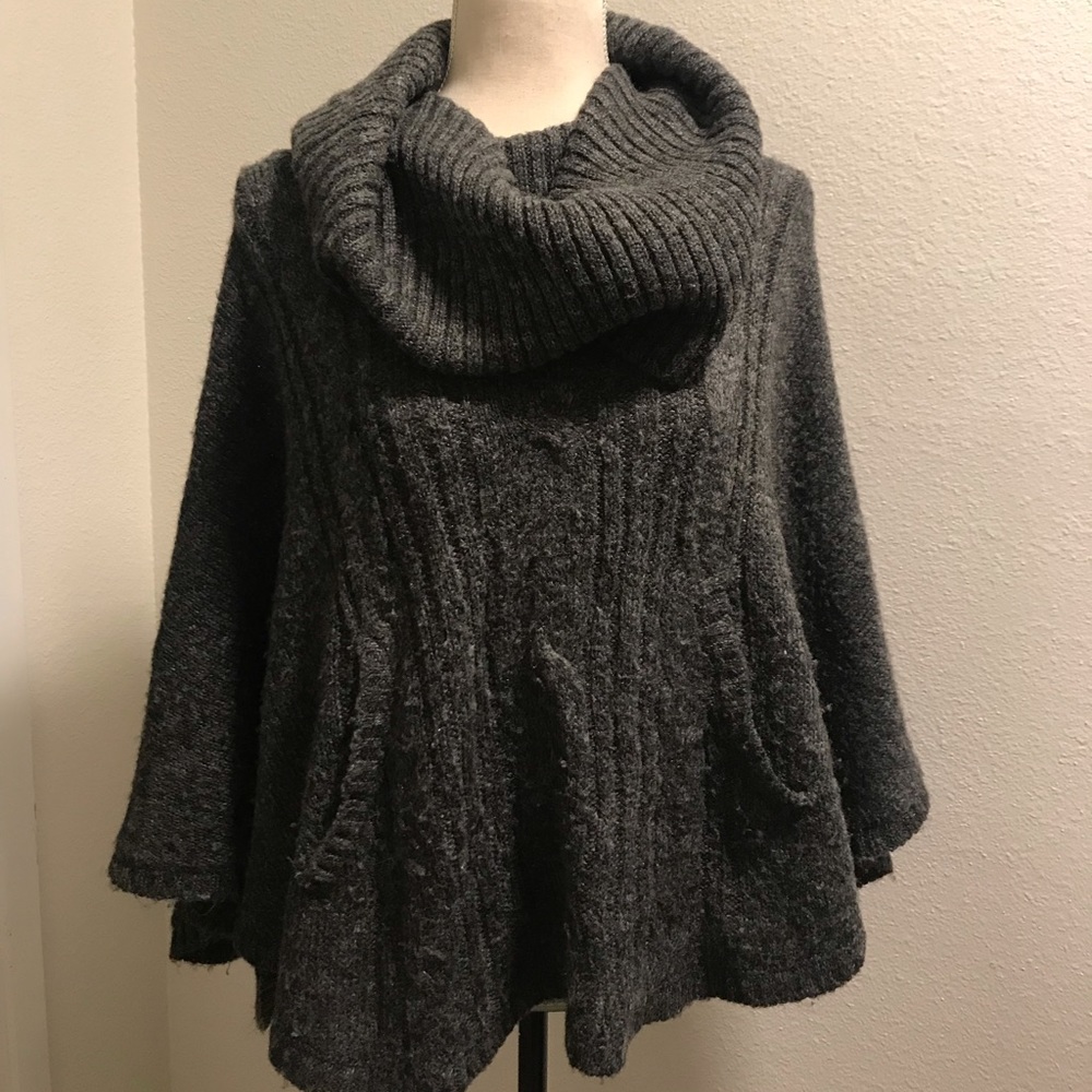 Woven Poncho w/Pockets